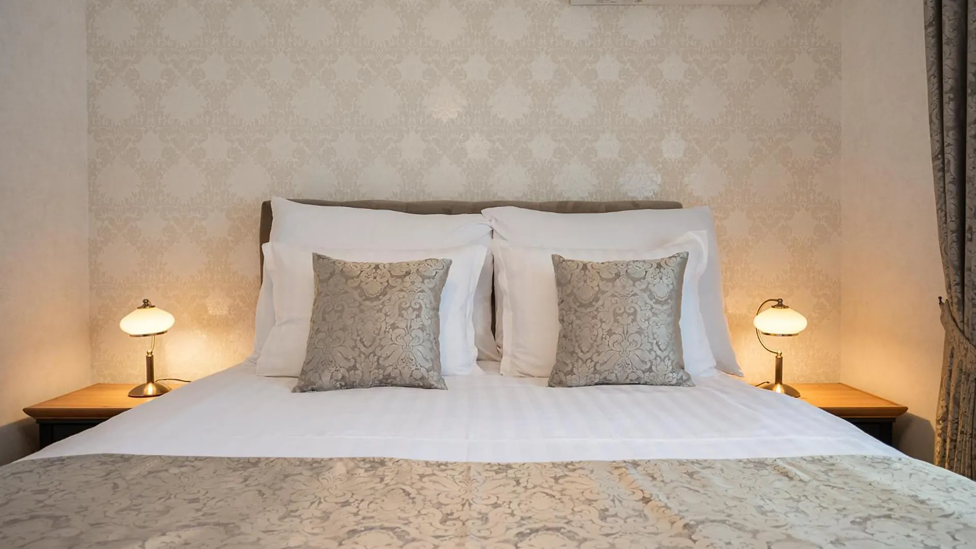 Prestige Central Apartments Варна 0*,  Болгария